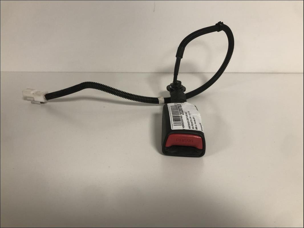 Attache ceinture avant droit