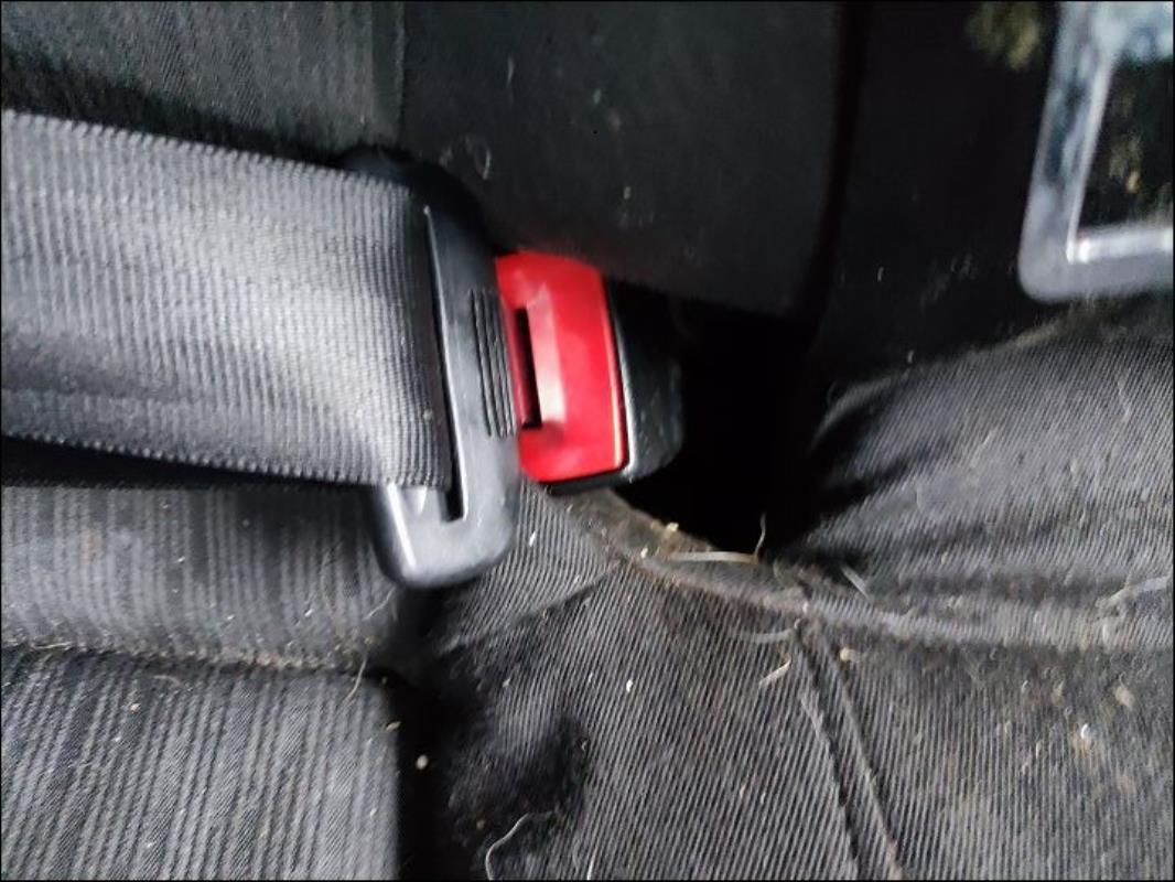 Attache ceinture arriere droit