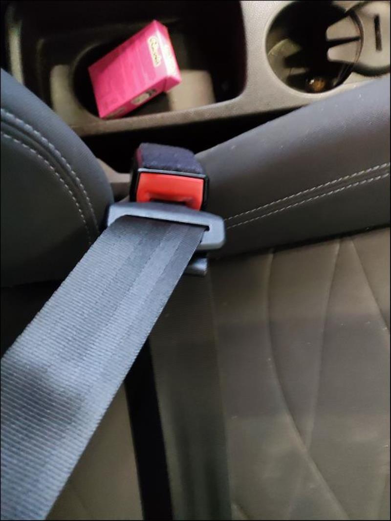 Attache ceinture avant droit