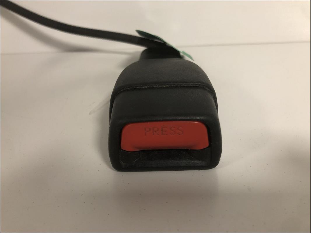 Attache ceinture avant gauche