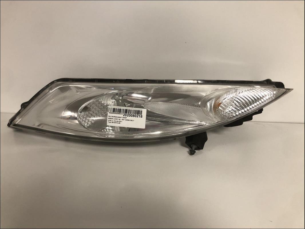Feu diurne avant droit