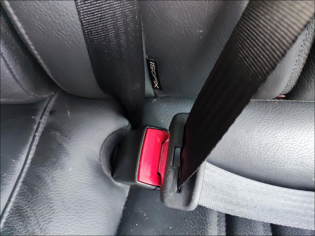 Attache ceinture arriere gauche