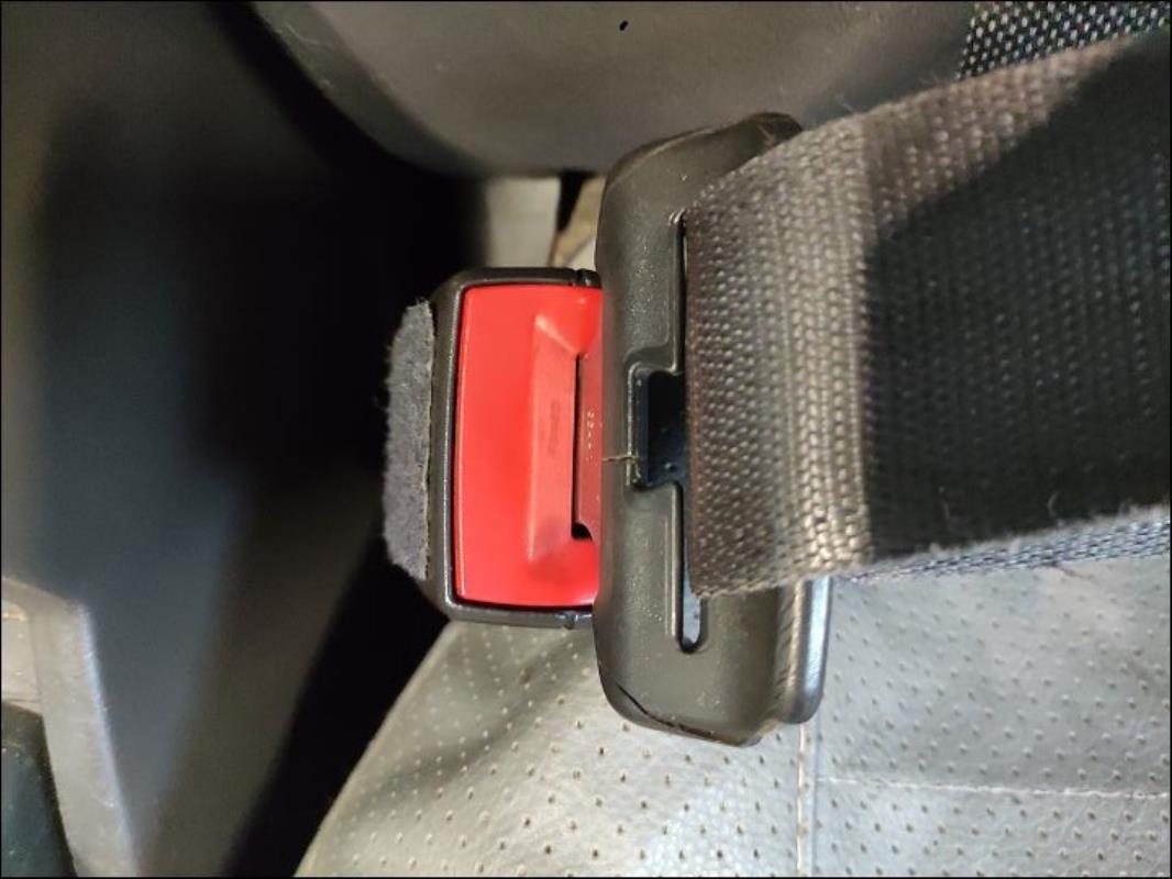 Attache ceinture avant gauche