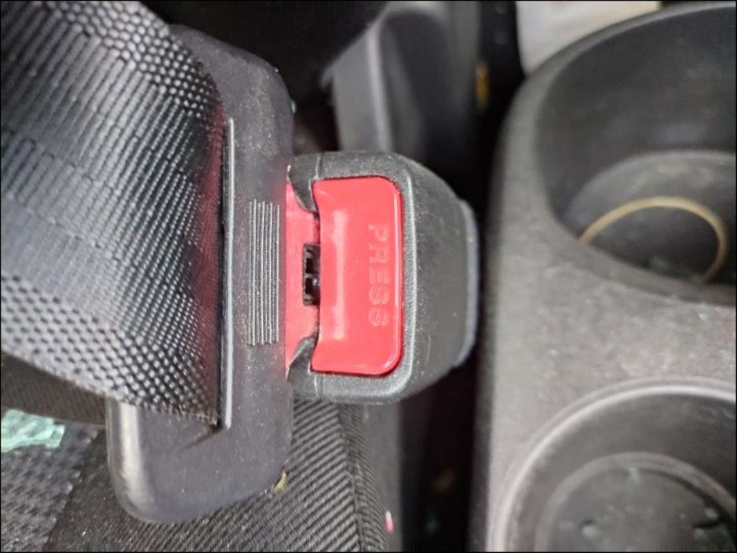 Attache ceinture avant droit