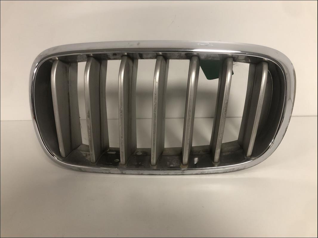 Grille de calandre gauche