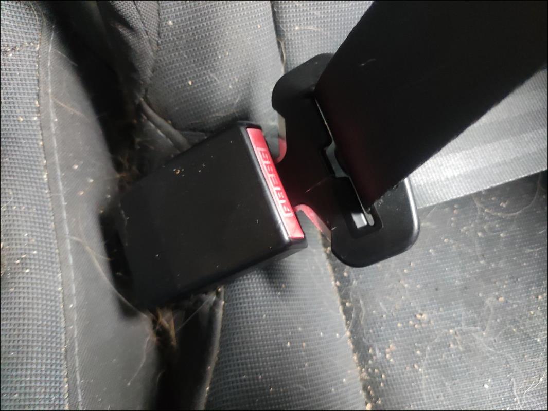 Attache ceinture arriere gauche