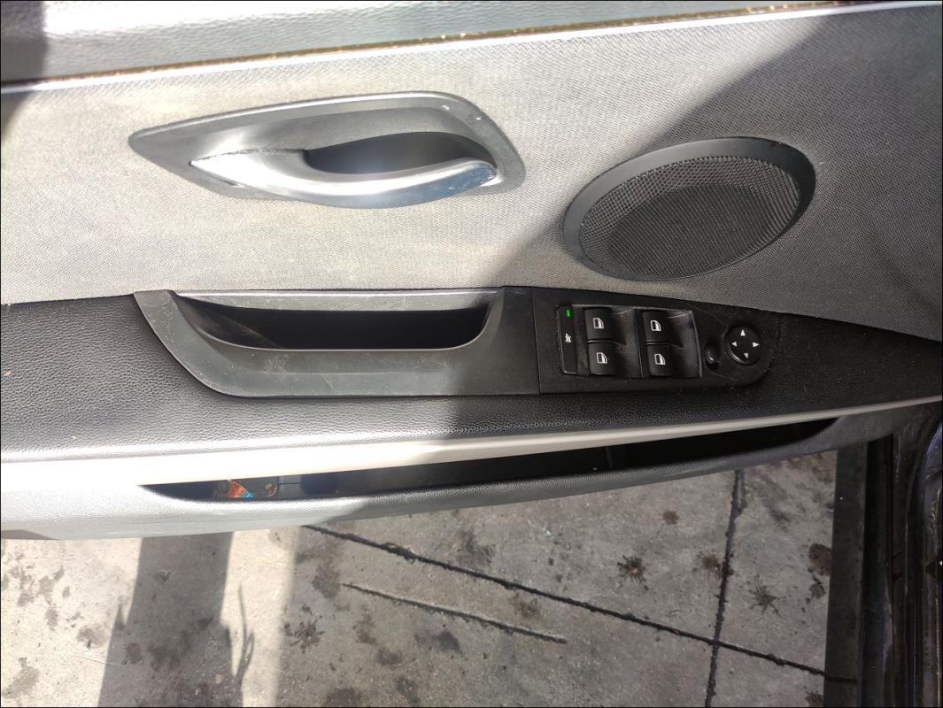 Interrupteur de leve vitre avant gauche