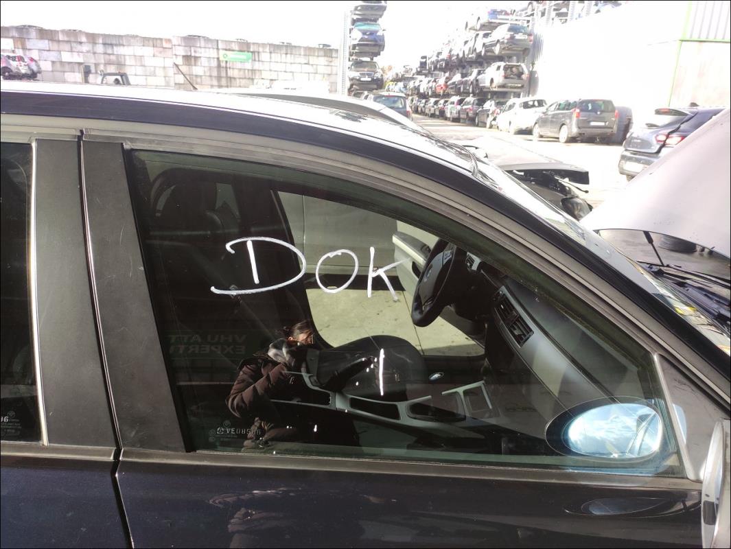 Vitre avant droit