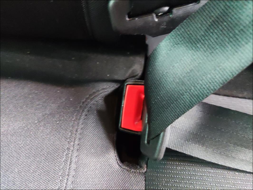 Attache ceinture arriere gauche