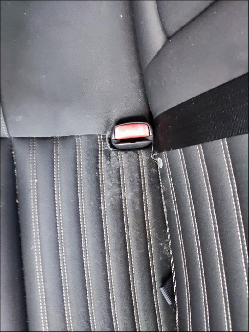Attache ceinture arriere gauche