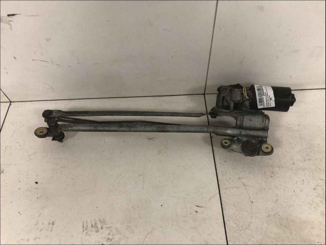 Moteur essuie glace avant