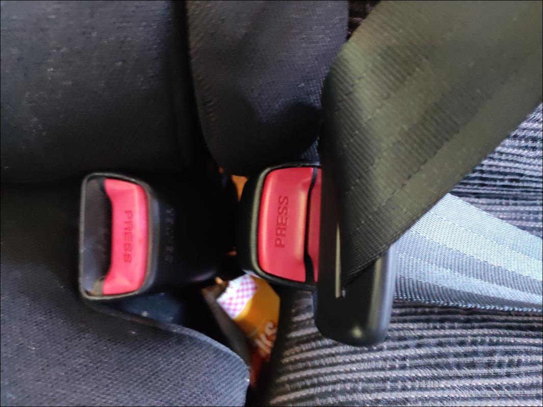 Attache ceinture arriere gauche