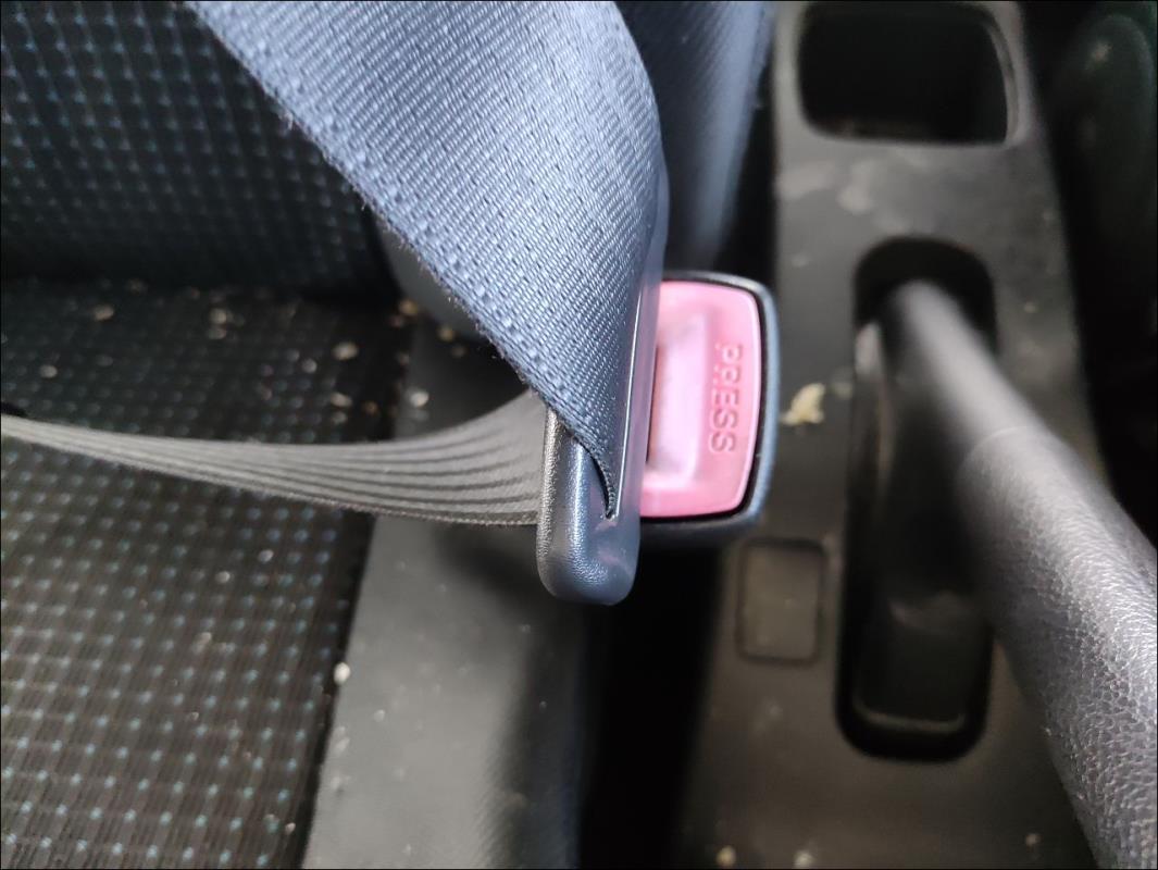 Attache ceinture avant droit