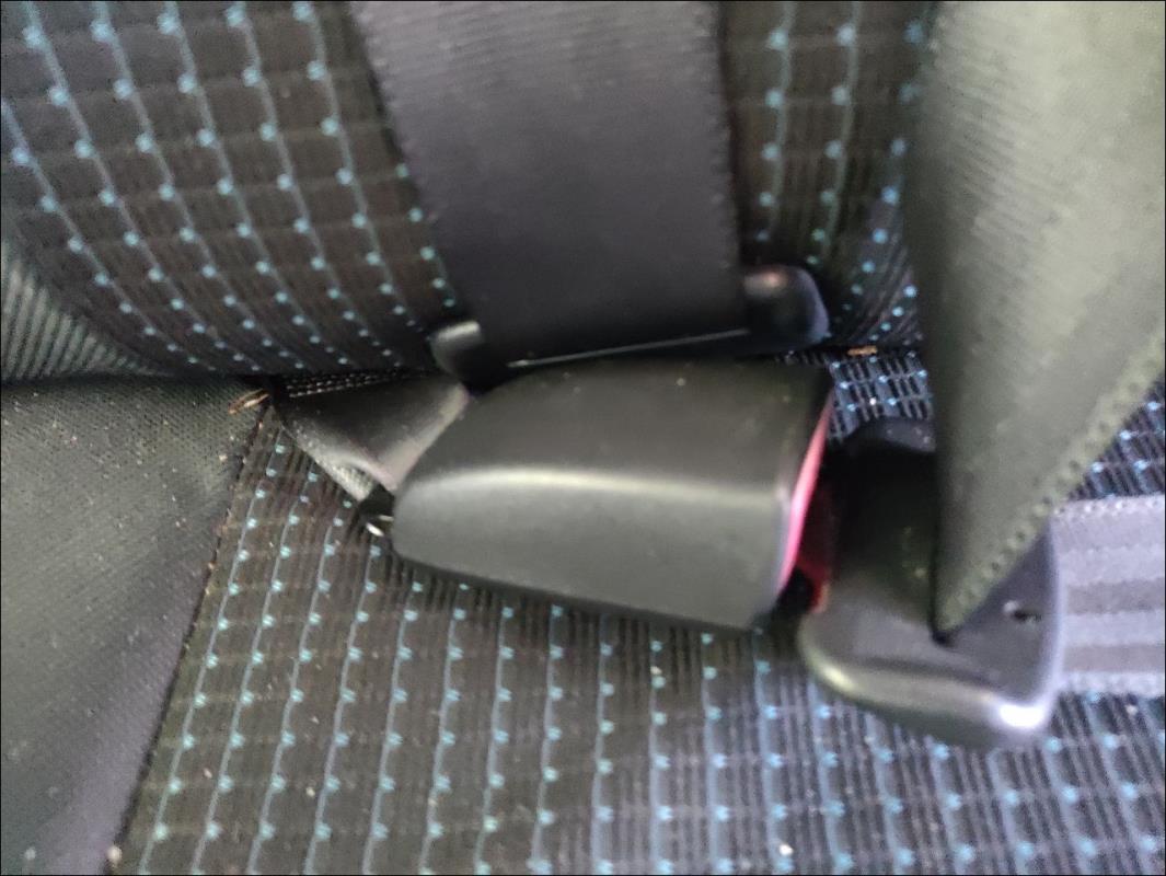 Attache ceinture arriere gauche