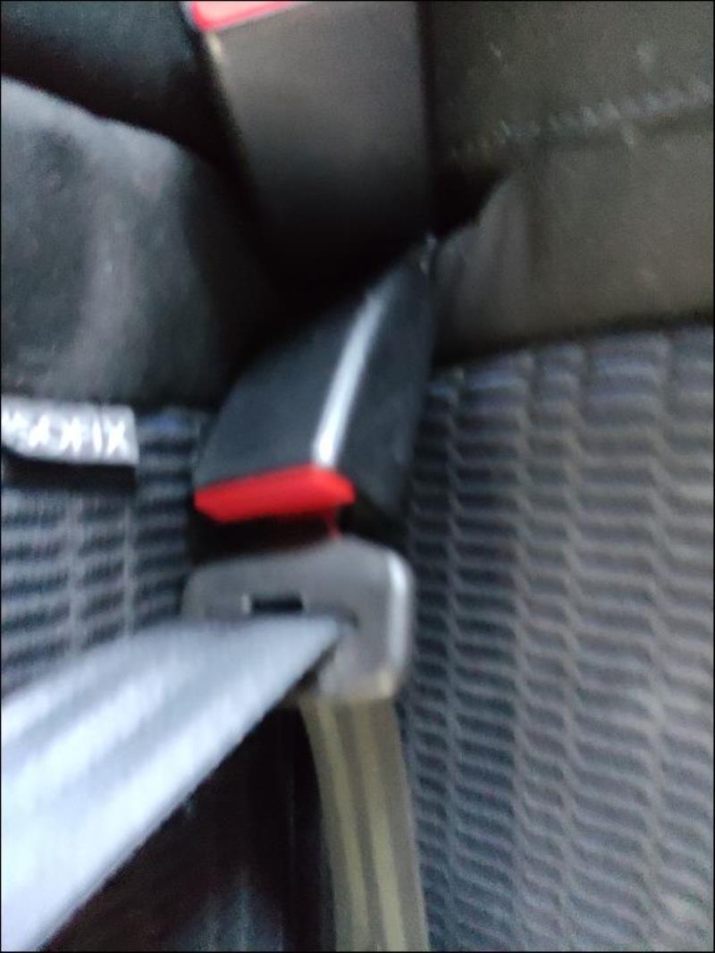 Attache ceinture arriere droit
