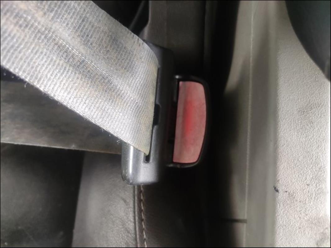 Attache ceinture avant droit