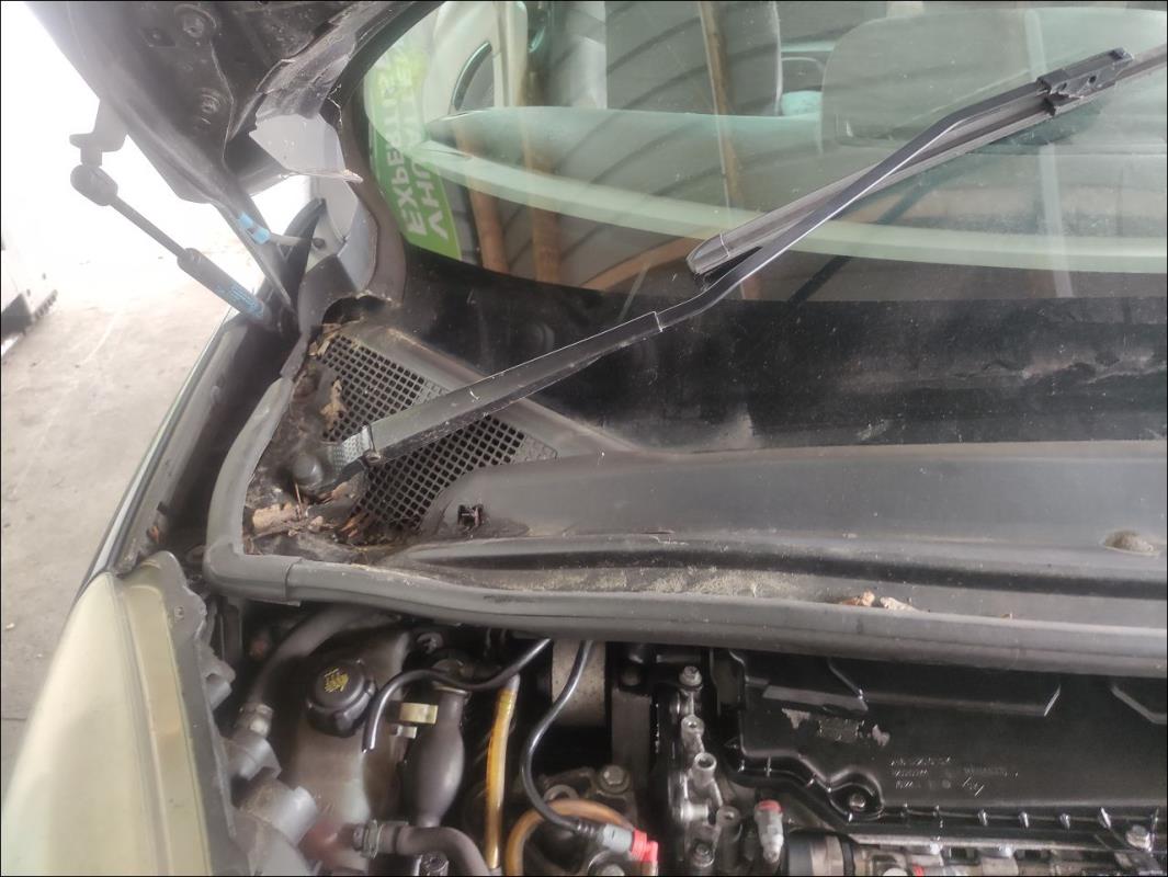 Moteur essuie glace avant droit