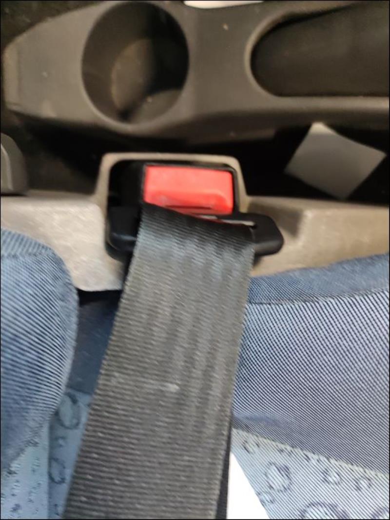Attache ceinture avant droit