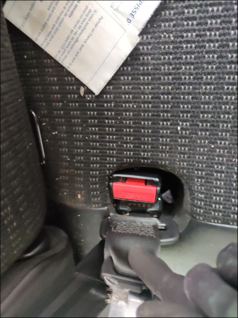 Attache ceinture arriere gauche