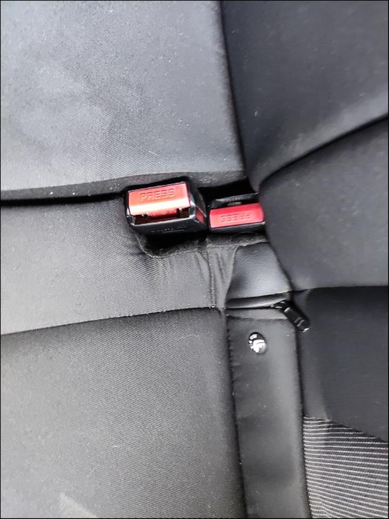 Attache ceinture arriere gauche