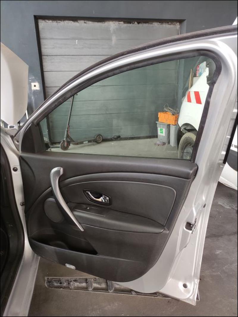 Leve vitre electrique avant droit