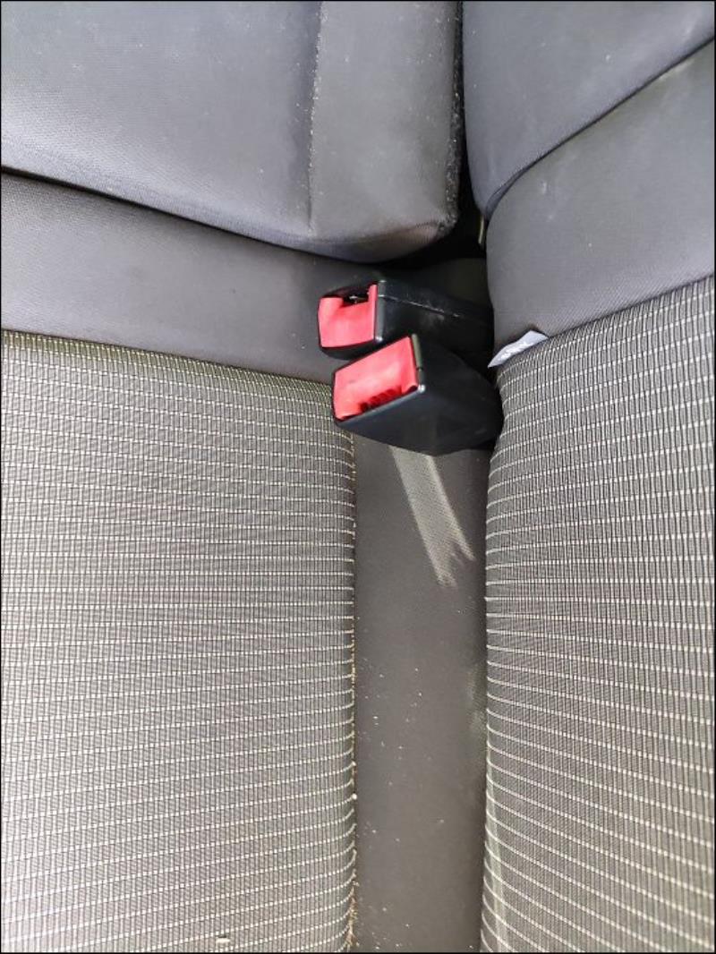 Attache ceinture arriere gauche