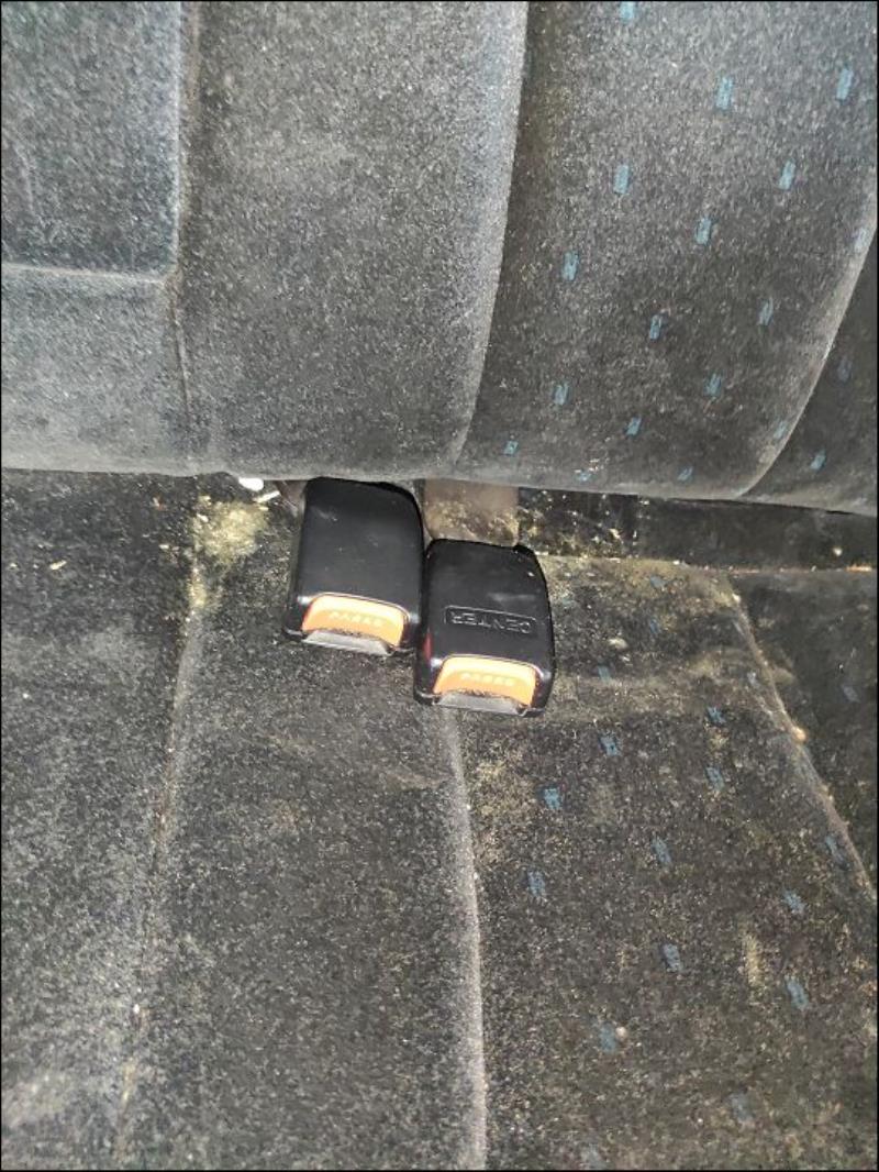 Attache ceinture arriere gauche