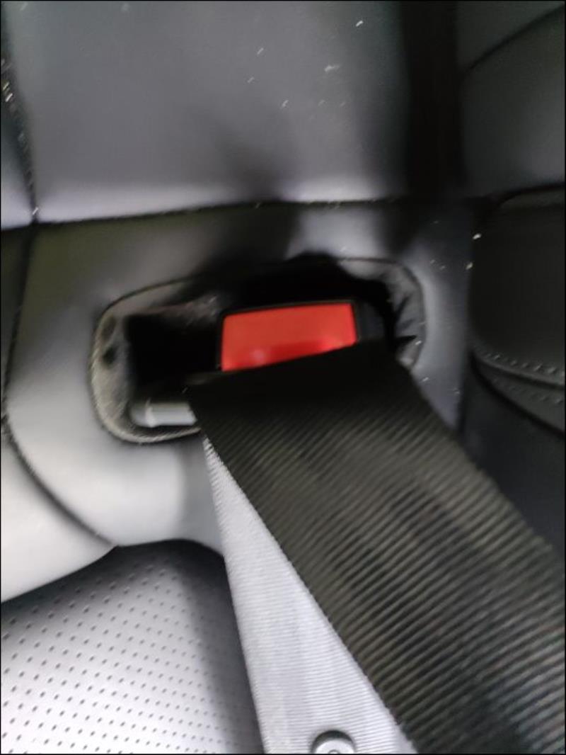 Attache ceinture arriere gauche