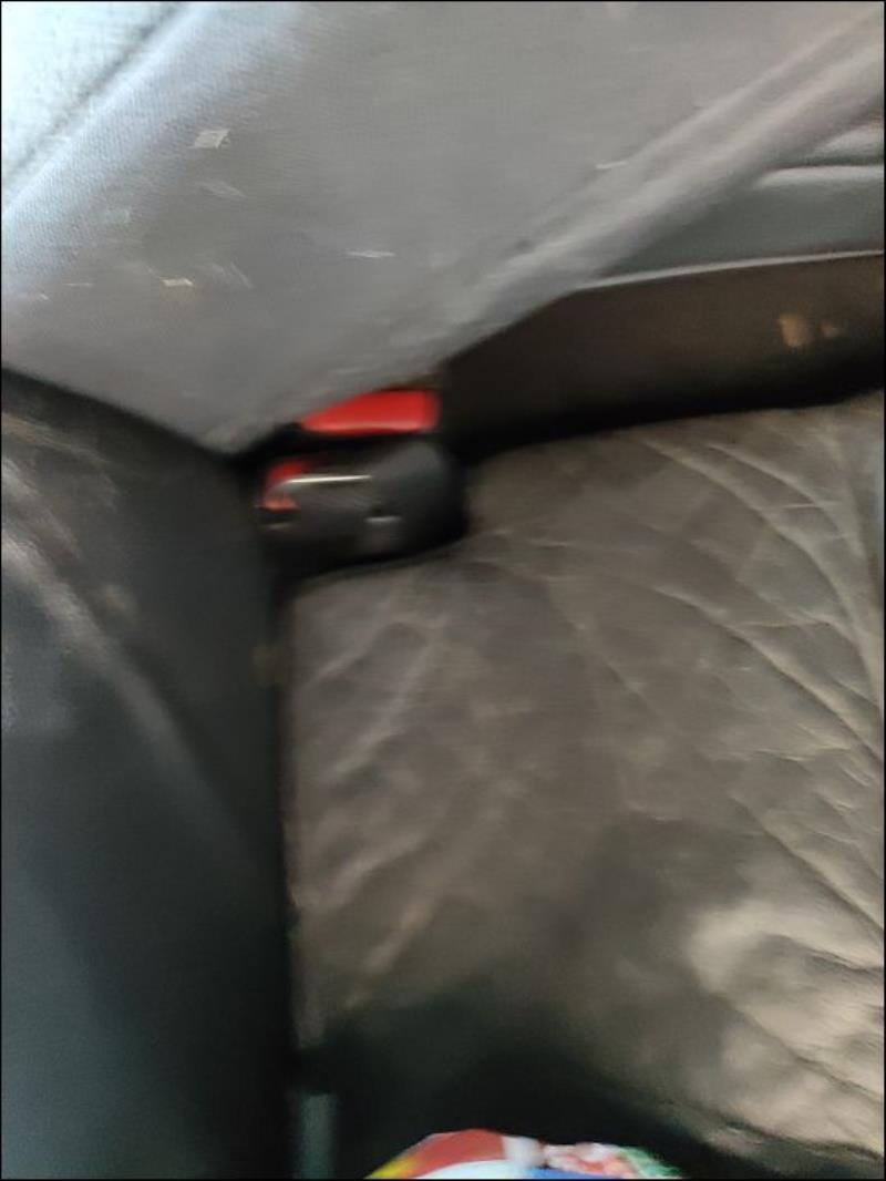 Attache ceinture arriere droit