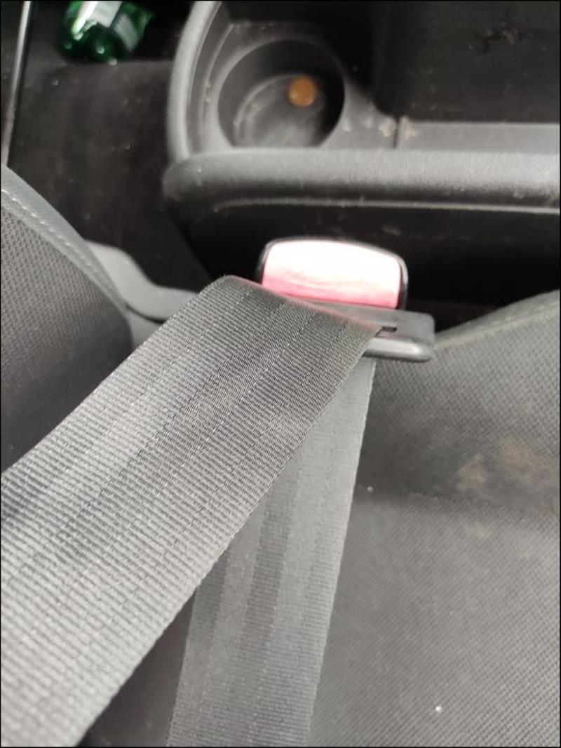 Attache ceinture avant droit
