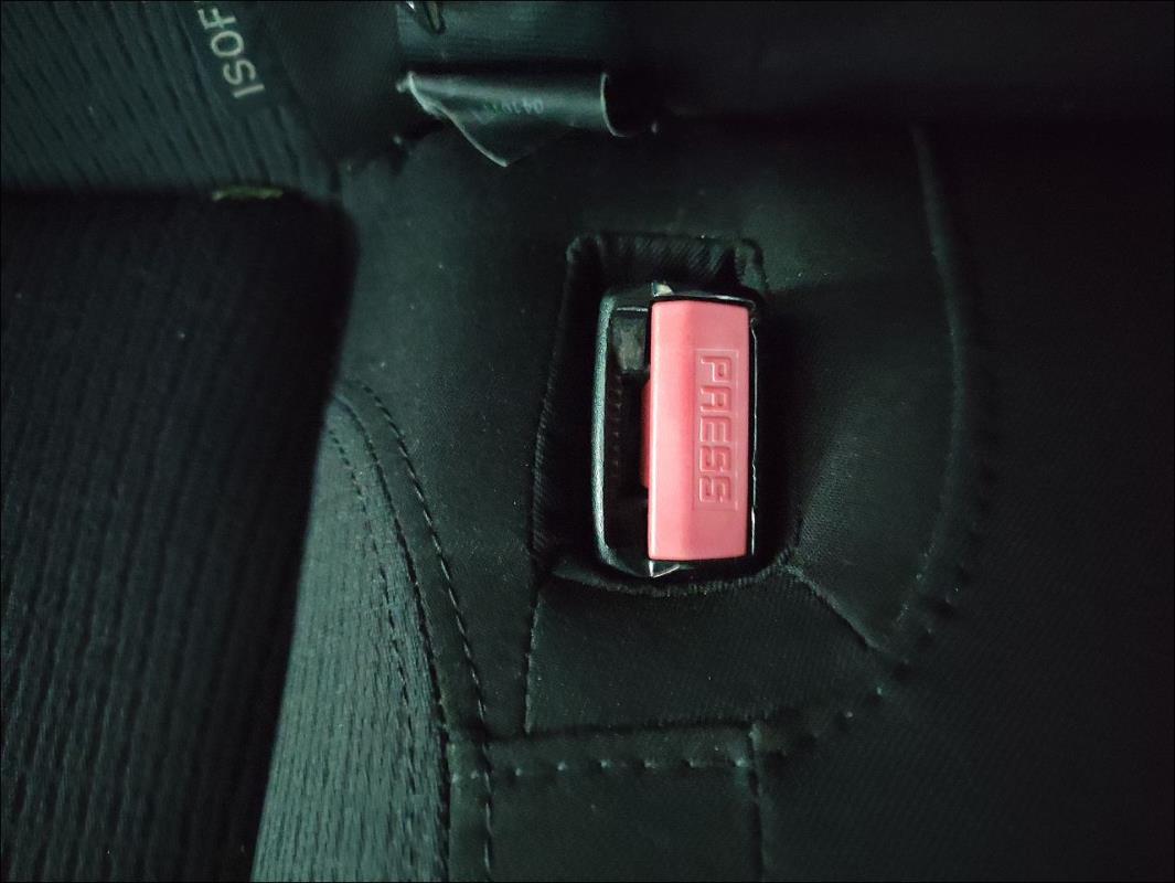 Attache ceinture arriere droit