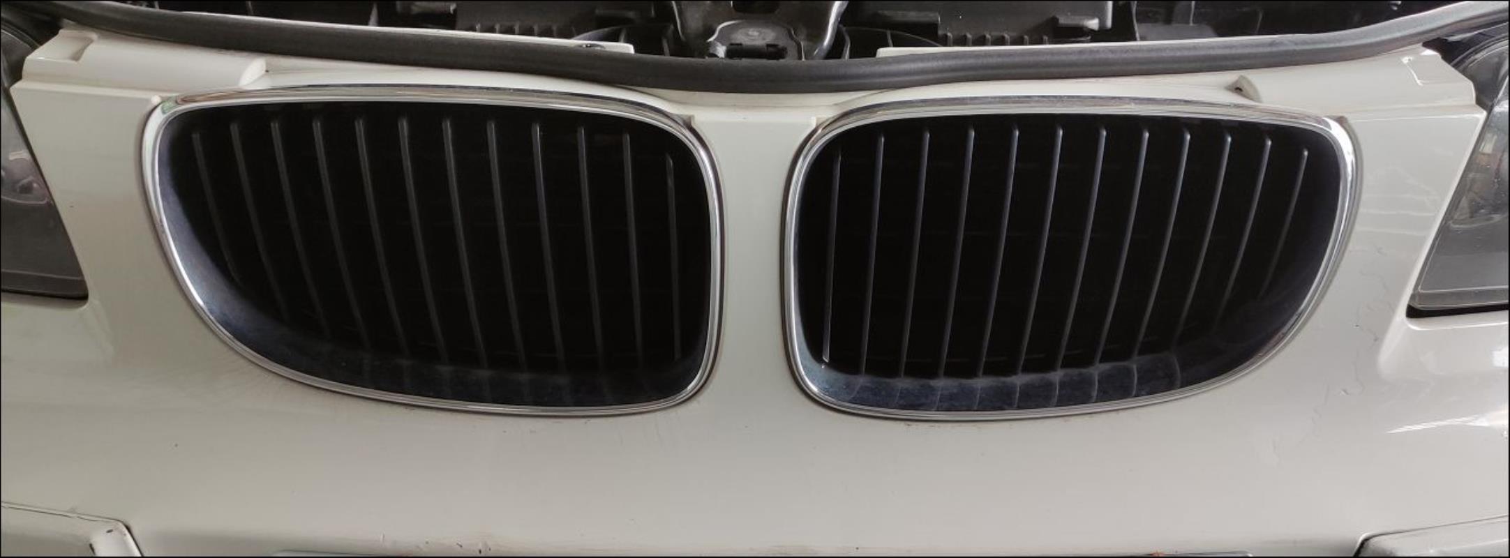 Grille de calandre droite