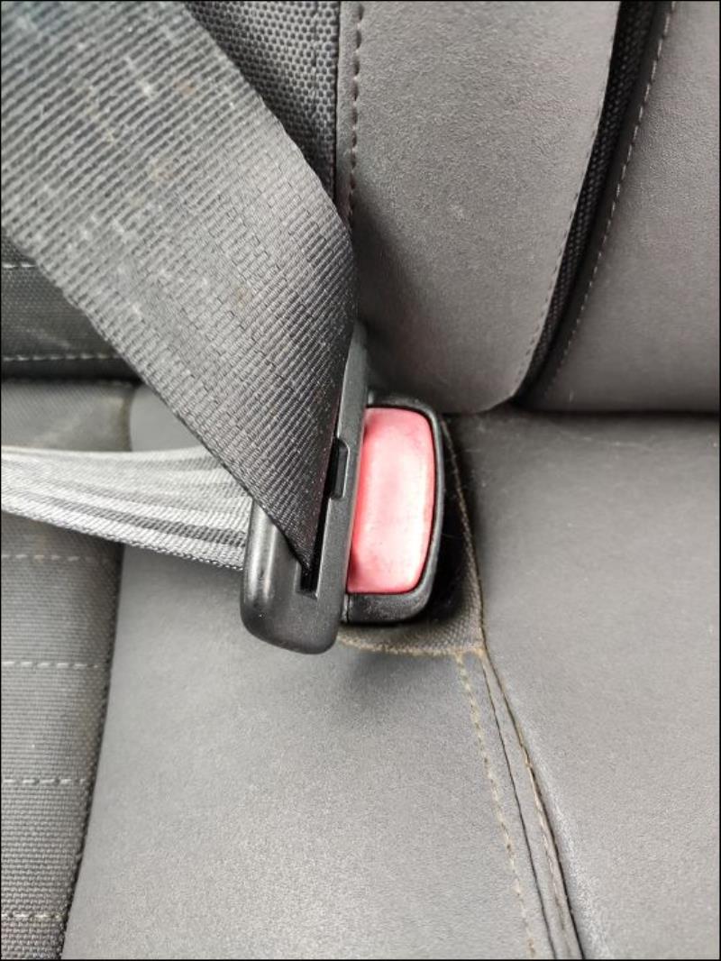 Attache ceinture arriere gauche