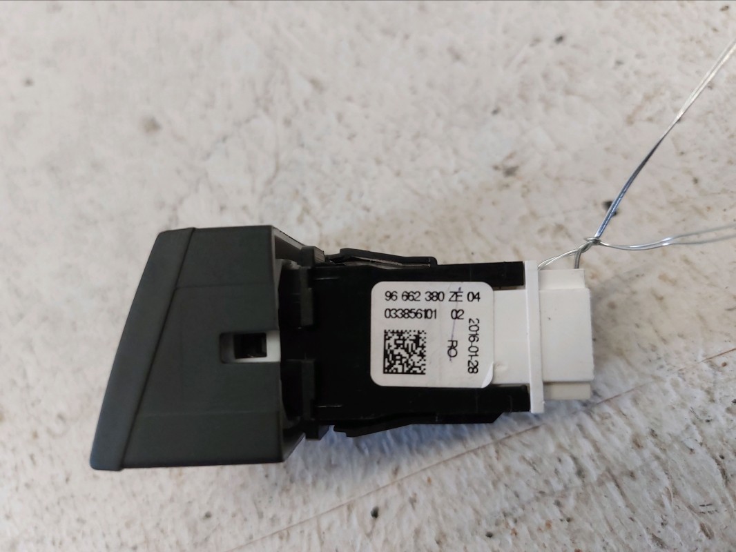 Bouton de warning PEUGEOT 508 1 SW PHASE 2 BREAK Diesel - 1
