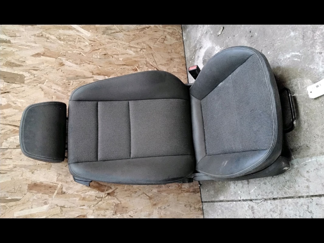 Siege avant droit OPEL ASTRA H GTC PHASE 2 Diesel - 1