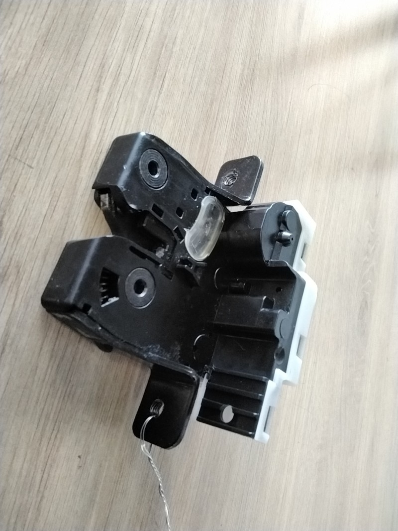 Serrure de coffre RENAULT CLIO 3 PHASE 1 BREAK Diesel - 1