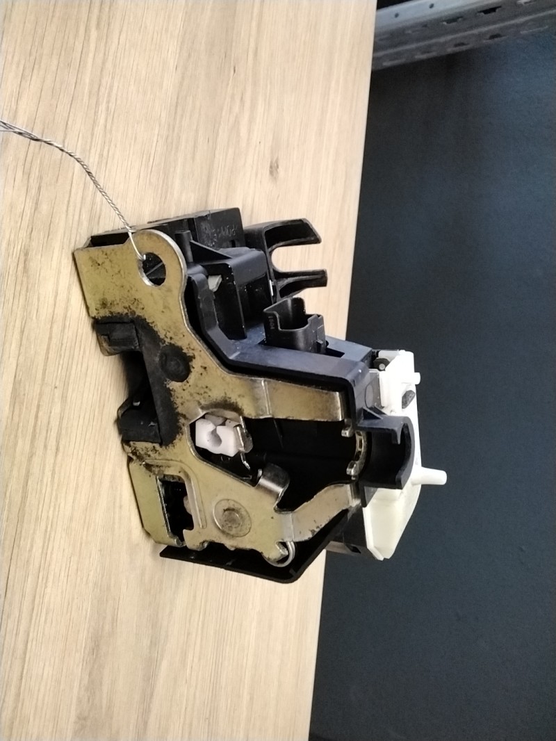 Serrure avant droit RENAULT CLIO 2 PHASE 2 Essence - 1