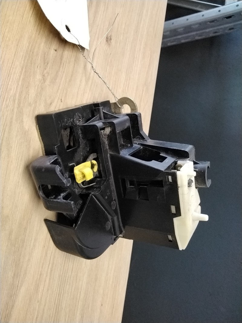 Serrure avant gauche RENAULT CLIO 2 PHASE 2 Essence - 1
