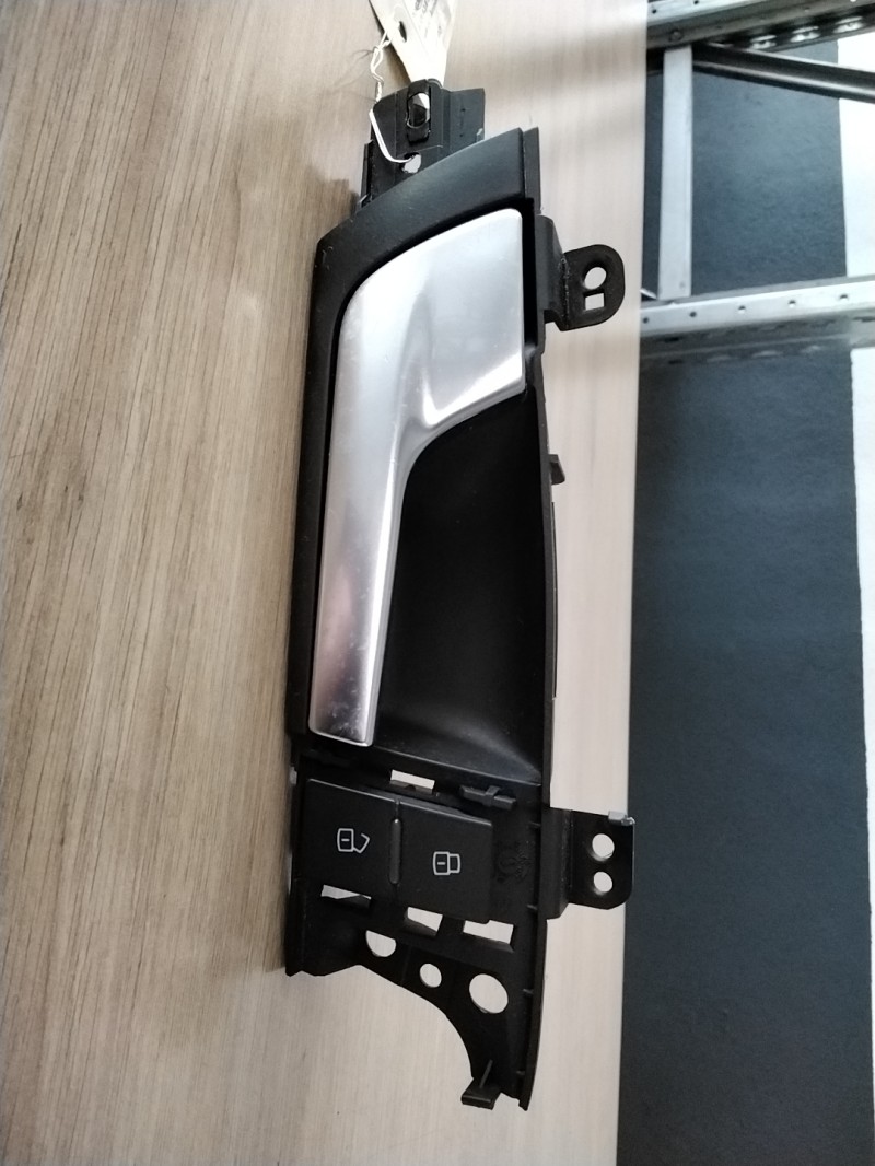 Poignee interieur avant gauche AUDI A3 2 SPORTBACK PHASE 2 Diesel - 1