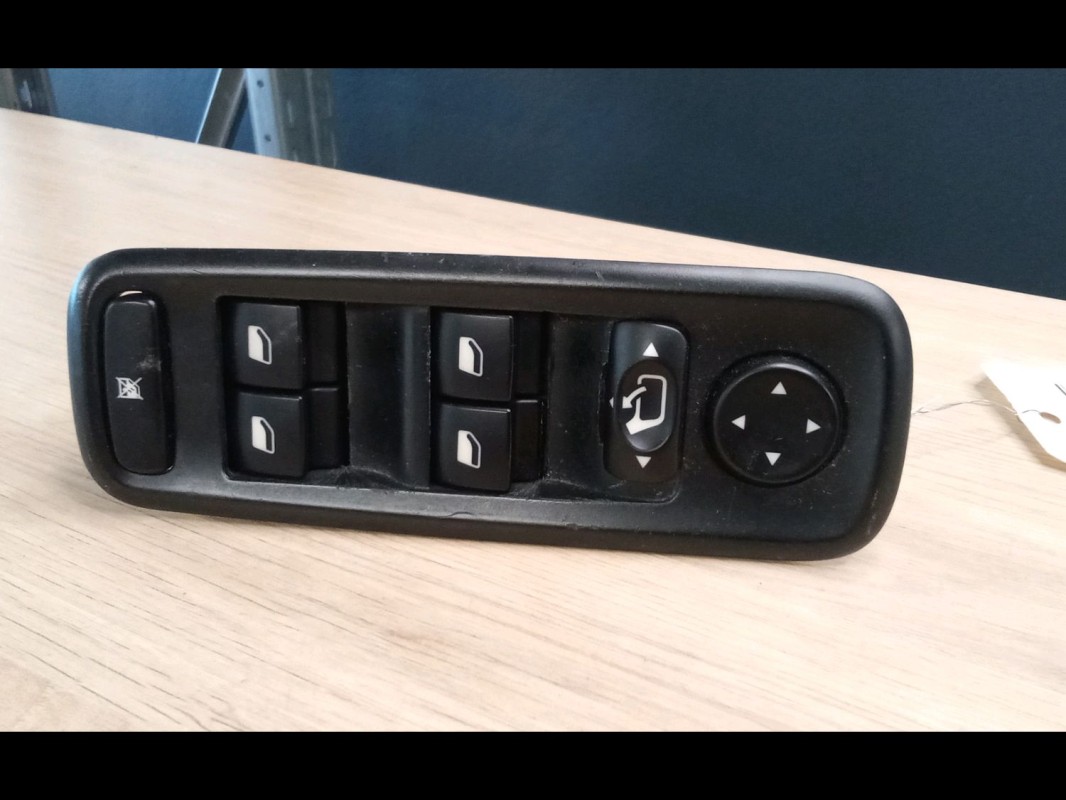 Interrupteur de leve vitre avant gauche CITROEN C8 Diesel - 1