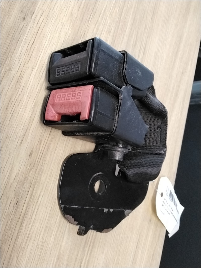 Attache ceinture arriere gauche RENAULT CLIO 2 PHASE 1 Essence - 1
