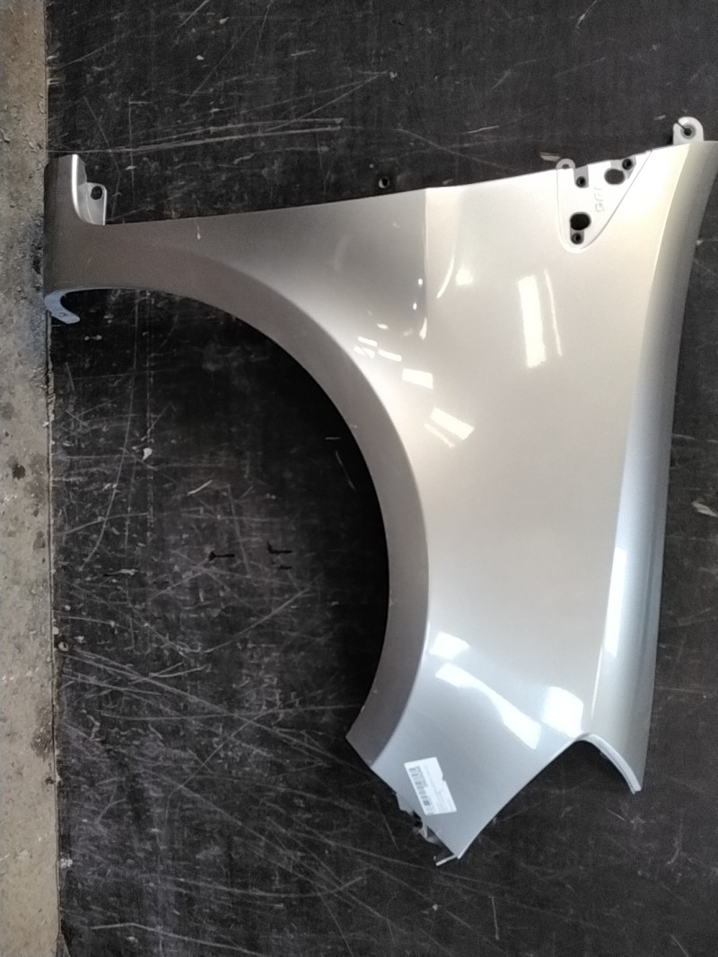 Aile avant droit RENAULT CLIO 3 PHASE 1 BREAK Diesel - 1