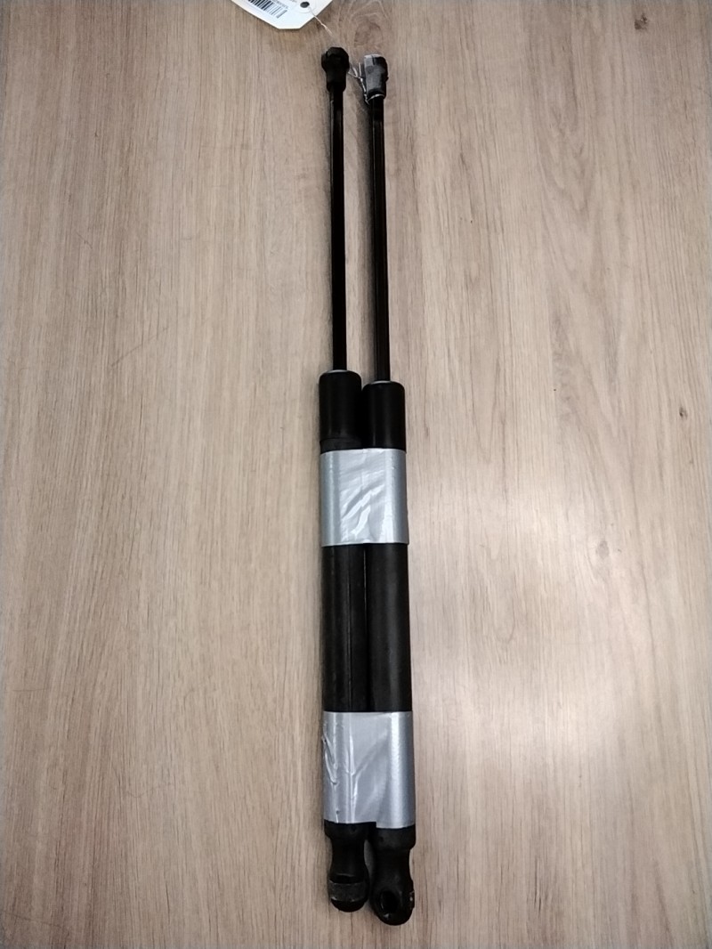 Verin de coffre VOLKSWAGEN GOLF 5 Diesel - 1
