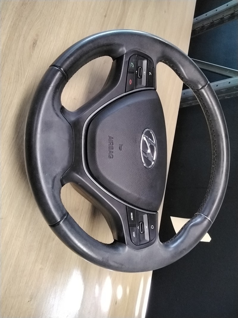 Volant HYUNDAI I 20 2 PHASE 1 Essence - 1