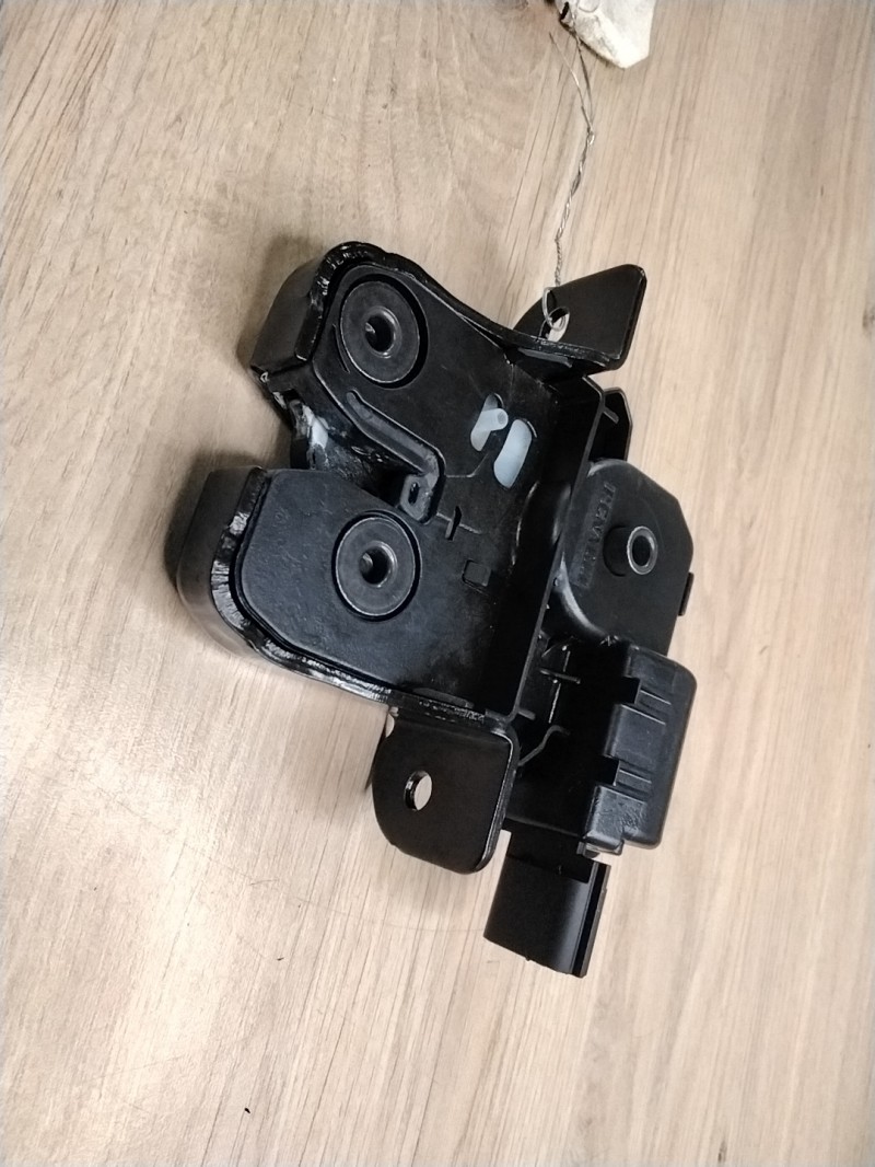 Serrure de coffre RENAULT CLIO 4 PHASE 1 Diesel - 1