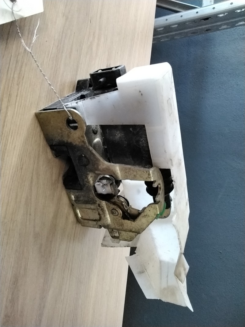 Serrure avant droit RENAULT CLIO 2 PHASE 1 Essence - 1