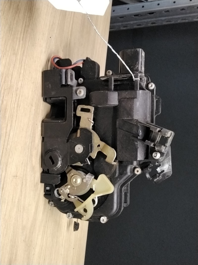 Serrure arriere droit SEAT LEON 1 Essence - 1