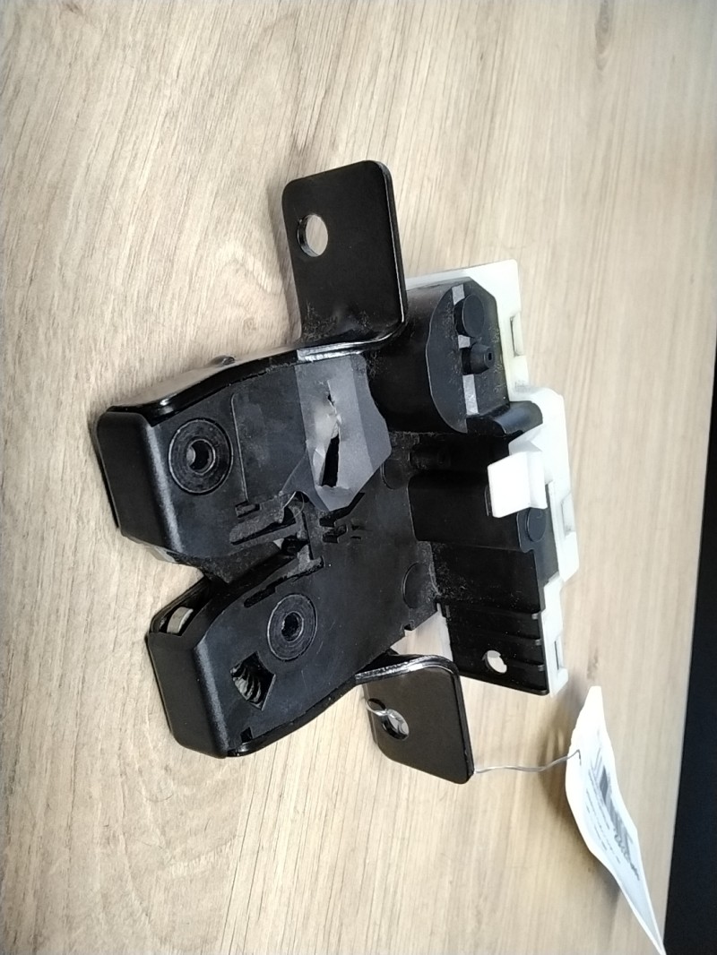 Serrure de coffre RENAULT CLIO 3 PHASE 1 Diesel - 1