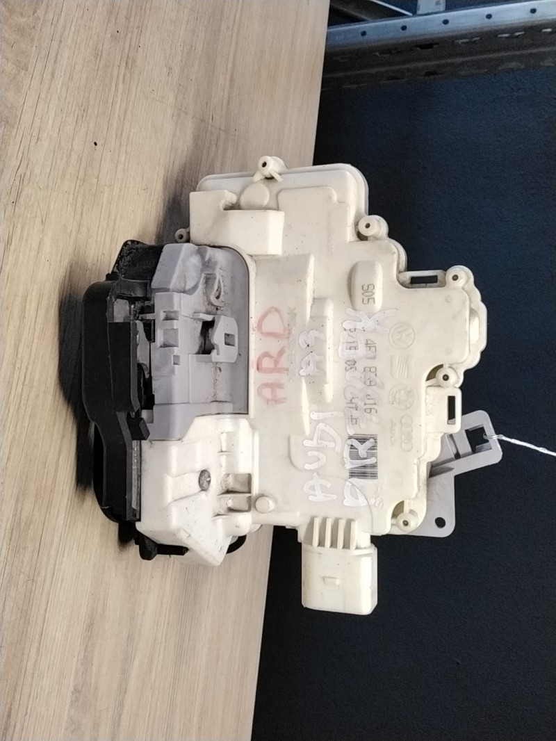 Serrure arriere droit AUDI A3 2 SPORTBACK PHASE 2 Diesel - 1