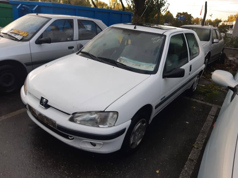 Image Feu arriere principal gauche (feux) - PEUGEOT 106